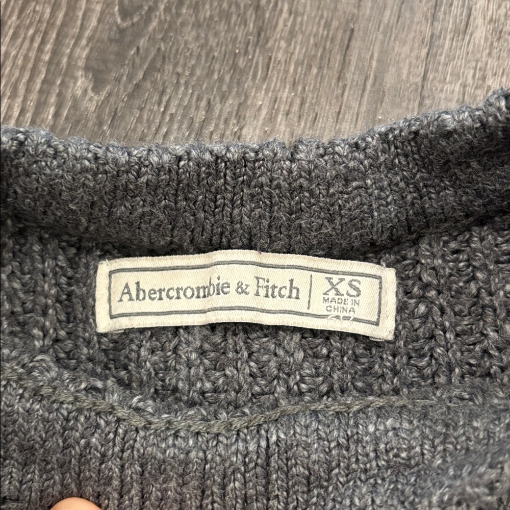 Abercrombie and Fitch Size XS Gray Knit Sweater - Picture 3 of 6